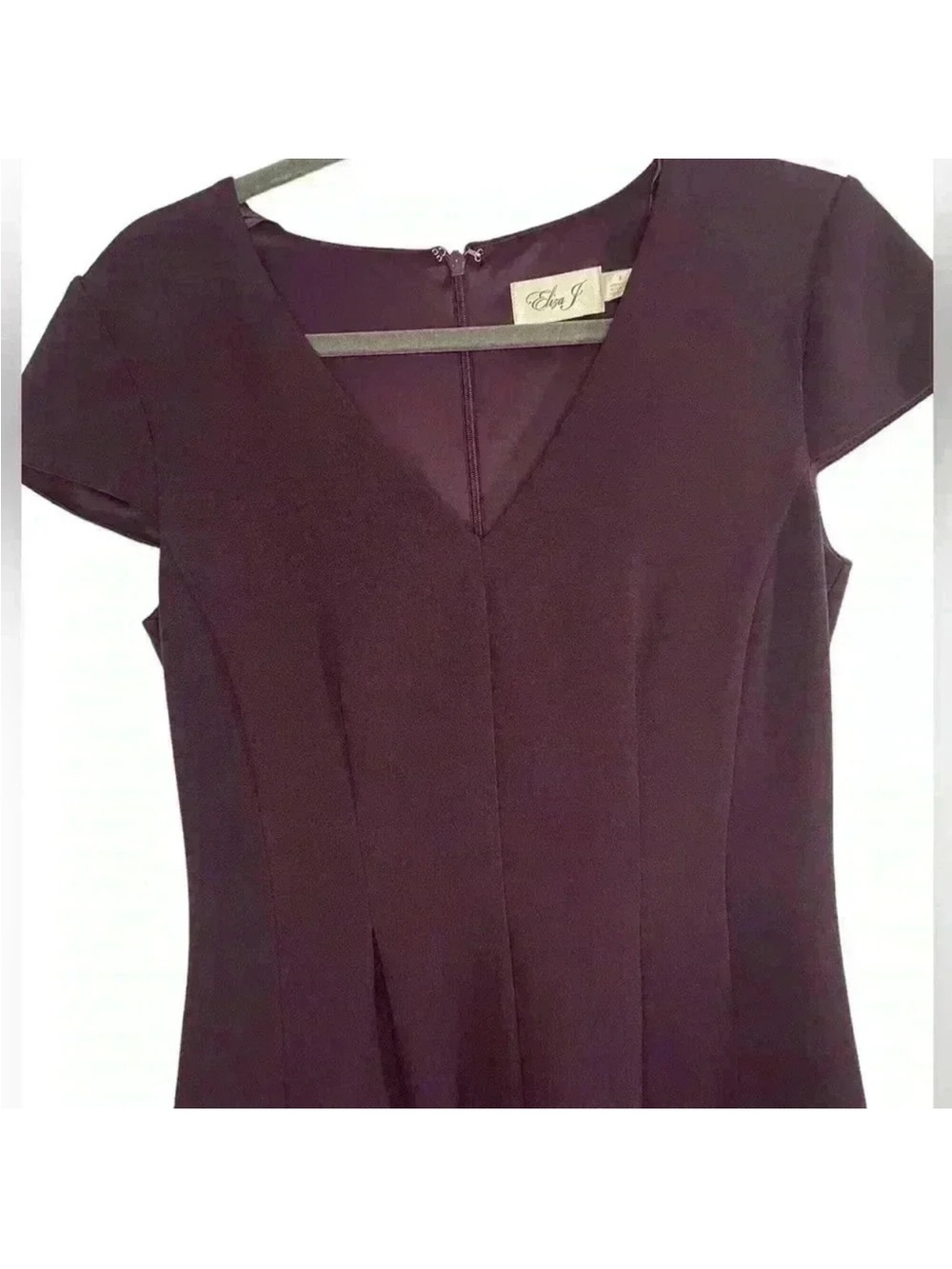-
Eliza J
Eliza J Purple Fit & Flare Pleated Cocktail Dress Cap Sleeves size 6 - Picture 2 of 12